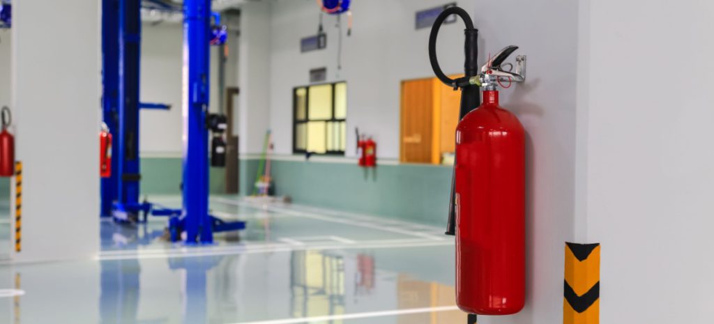 Extintor en un taller mecánico